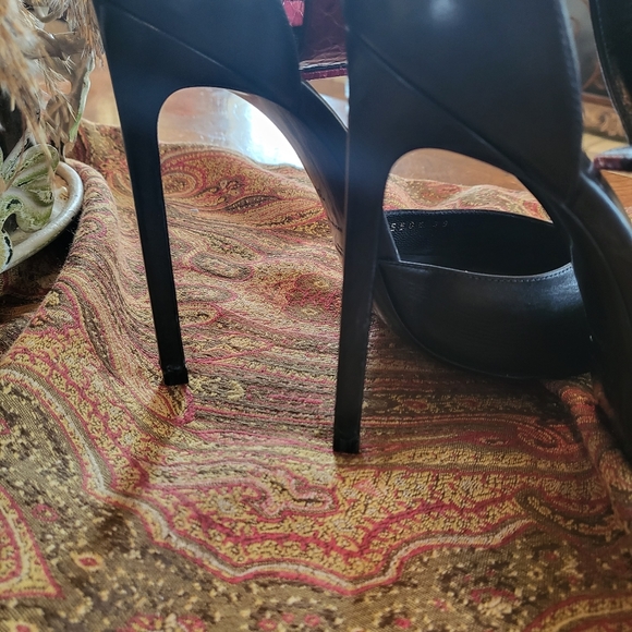 Authentic Saint Laurent Pumps - Picture 5 of 11